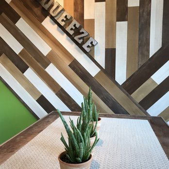 Squeeze Juicery - Cute interior - Juice Bars & Smoothies Near Me - Buffalo, New York