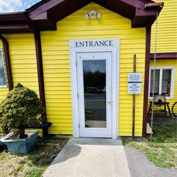 Warren Kitchen & Cutlery - The Entrance in is the back