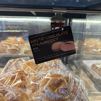 85°C Bakery Cafe-Cerritos - White Chocolate Strawberry bread - Bakeries Near Me - Cerritos, California 85°C Bakery Cafe-Cerritos - White Chocolate Strawberry bread - Bakeries Near Me - Cerritos, California