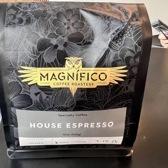 Magnifico Coffee Roasters - Freshly roasted bag is espresso beans - Coffee & Tea Near Me - Chicago, Illinois