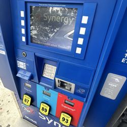 Mobil Gas & Convenience Store - It's 2026 and no Apple Pay, must be into card scamming.