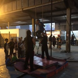 Les Marchés Saveurs et Terroir - Animation école du Cirque pour les enfants.