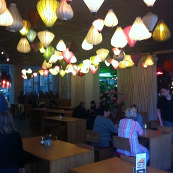 Restaurant Shi Mai - Paper lanterns in the dining room - Vietnamese Near Me - Berlin, BE Restaurant Shi Mai - Paper lanterns in the dining room - Vietnamese Near Me - Berlin, BE