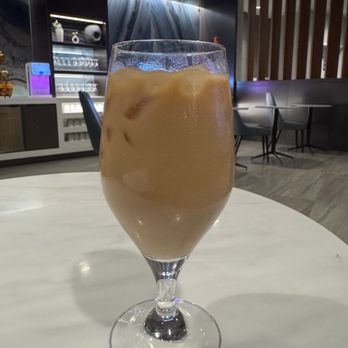 Delta Sky Club - Iced Coffee - Airport Lounges Near Me - Chicago, Illinois