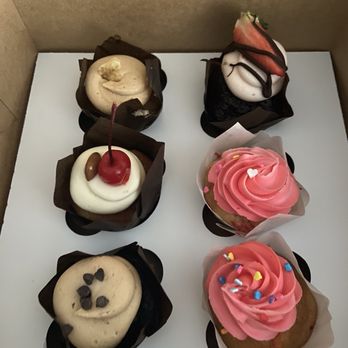 Cakabakery - Variety of cupcakes - Desserts Near Me - Grand Rapids, Michigan