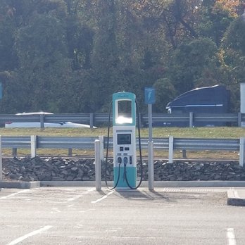 I-95 SB Service Plaza - Two electric car charging stations on the highway side of the parking area - Rest Stops Near Me - Darien, Connecticut I-95 SB Service Plaza - Two electric car charging stations on the highway side of the parking area - Rest Stops Near Me - Darien, Connecticut