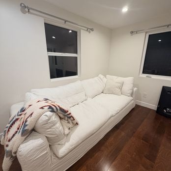 The One Moving - Couch - Movers Near Me - Los Angeles, California The One Moving - Couch - Movers Near Me - Los Angeles, California