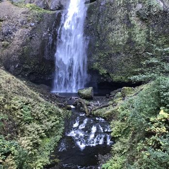 Multnomah Falls - Upper falls - Hiking Near Me - Bridal Veil, Oregon Multnomah Falls - Upper falls - Hiking Near Me - Bridal Veil, Oregon