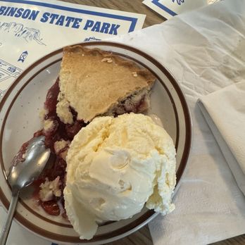 Fort Robinson Cafe - Cherry pie with ice cream - American Near Me - Crawford, Nebraska