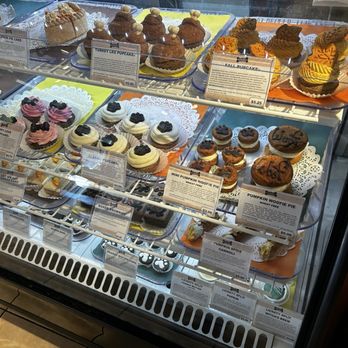 Three Dog Bakery Encino - Pet Stores Near Me - Los Angeles, California Three Dog Bakery Encino - Pet Stores Near Me - Los Angeles, California