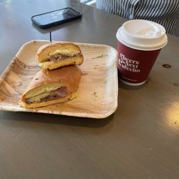 Medianoches sandwich