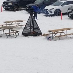 Antoine Mountain - Parking and outdoor heated seating.