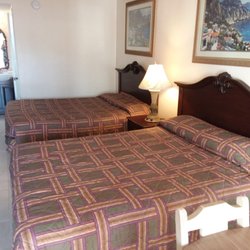 Orange Motel Clearwater - Two, comfortable queen size beds.