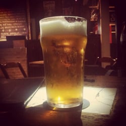 Cervejaria da Vila - Grande variedade de chopps artesanais. Acabei ficando com o costumeiro APA da Way!