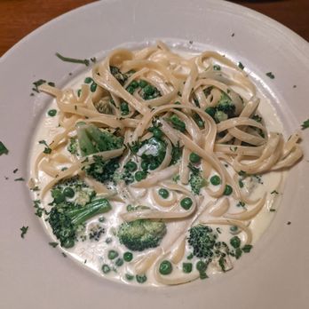 Spezia - Broccoli Fettuccine Alfredo (no chicken plus peas( - Italian Near Me - Omaha, Nebraska Spezia - Broccoli Fettuccine Alfredo (no chicken plus peas( - Italian Near Me - Omaha, Nebraska