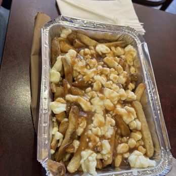 La Belle Patate - Traditional poutine- Large size - Poutineries Near Me - Vancouver, British Columbia
