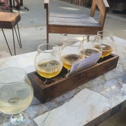 Prosecco and a flight of mainly Ipas Prosecco and a flight of mainly Ipas