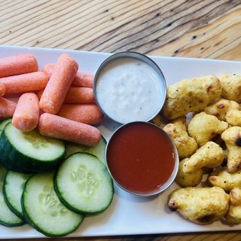 Barrel 33 - Baked cauliflower bites with generous vegetables - Wine Tasting Room Near Me - Big Bear Lake, California