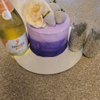 SparkleQueen Desserts - Cake, champagne, custom champagne flutes - Desserts Near Me - Nampa, Idaho SparkleQueen Desserts - Cake, champagne, custom champagne flutes - Desserts Near Me - Nampa, Idaho