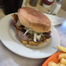 A cheeseburger the edges were crispy and good but it was really thin especially for what they charge A cheeseburger the edges were crispy and good but it was really thin especially for what they charge