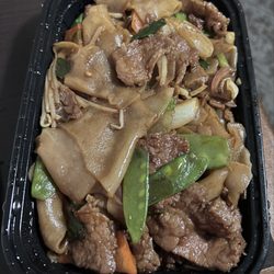 Koi Chinese Restaurant - Beef Chow Foon was packed with vegetables and flavor