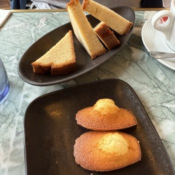 Le Drugstore - Photo 6: Madeleines and Lemon Pound Cake - French Near Me - Paris, 75 Le Drugstore - Photo 6: Madeleines and Lemon Pound Cake - French Near Me - Paris, 75