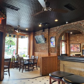 PATRICK MCGOVERN’S PUB & RESTAURANT - Updated October 2024 - 184 Photos