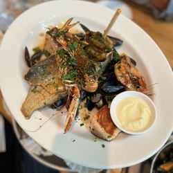 The Seafood Bar - Combination for 2 persons (~€90) - Mixed Grill portion
