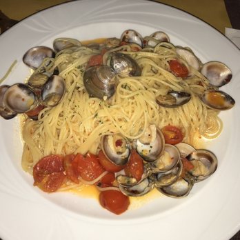 Bar la Sosta - Pasta with clams for only 8 euros! Amazing! - Italian Near Me - Venezia, VE
