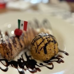 El Rey Del Mar - Fried ice cream with apple burrito