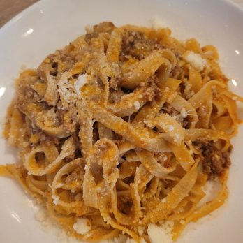 Sopra Sotto Pizzeria - Ragu sauce - Pizza Near Me - Burnaby, British Columbia Sopra Sotto Pizzeria - Ragu sauce - Pizza Near Me - Burnaby, British Columbia