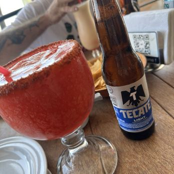 El Guero resturant Bar - Strawberry margarita and beer - Mexican Near Me - Rosarito, BCN El Guero resturant Bar - Strawberry margarita and beer - Mexican Near Me - Rosarito, BCN
