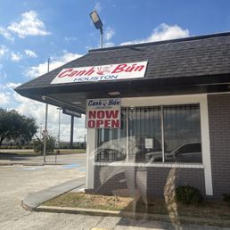 The sign is so small u would miss it if u weren't looking The sign is so small u would miss it if u weren't looking