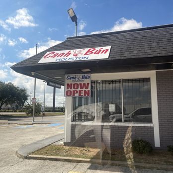 Canh Bún Houston - The sign is so small u would miss it if u weren't looking - Vietnamese Near Me - Houston, Texas