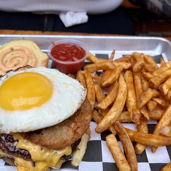Arnolds Bar & Grill - Yo Mama Burger - Pubs Near Me - Cincinnati, Ohio