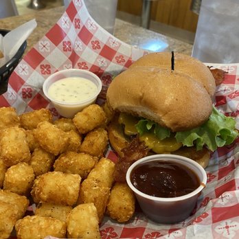 Al's Hamburger Shop - 1/4 lb Deluxe Burger - Burgers Near Me - Green Bay, Wisconsin Al's Hamburger Shop - 1/4 lb Deluxe Burger - Burgers Near Me - Green Bay, Wisconsin