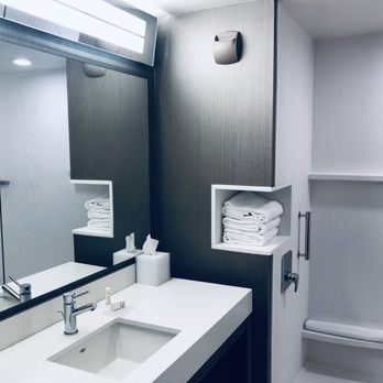 Courtyard by Marriott Seattle Northgate - Bathroom with all essentials - Hotels Near Me - Seattle, Washington Courtyard by Marriott Seattle Northgate - Bathroom with all essentials - Hotels Near Me - Seattle, Washington