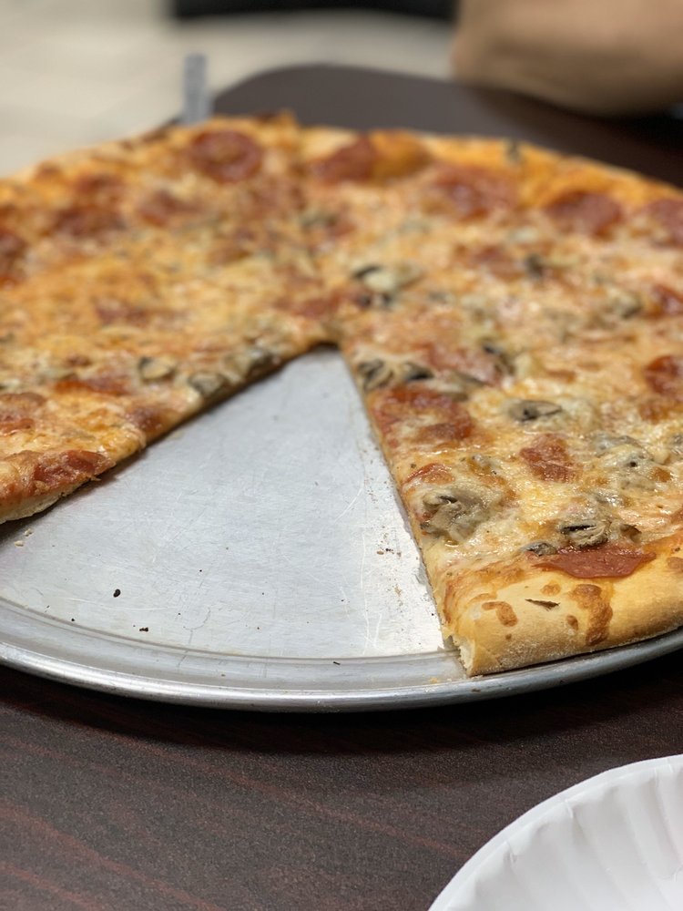 LORETTA’S PIZZA 61 Photos & 54 Reviews 2900 Arendell St, Morehead