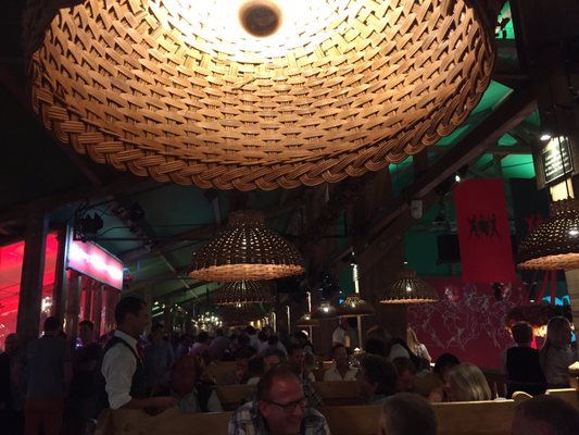 Kufflers Weinzelt by null