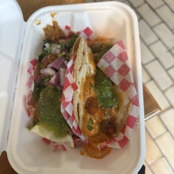 Seven Lives Tacos y Mariscos - Shrimp and carnitas - Mexican Near Me - Toronto, Ontario
