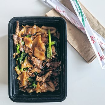 Fern Thai on Main - Beef Pad See Ewe to-go - IG: @barriegudfood - Thai Near Me - Bellevue, Washington Fern Thai on Main - Beef Pad See Ewe to-go - IG: @barriegudfood - Thai Near Me - Bellevue, Washington
