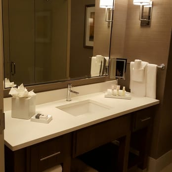 DoubleTree by Hilton Hotel Reading - Beautiful bathroom - Hotels Near Me - Reading, Pennsylvania