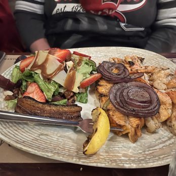 Campomar - Grilled shrimp, plantains, salad. - Seafood Near Me - México, D.F., DIF