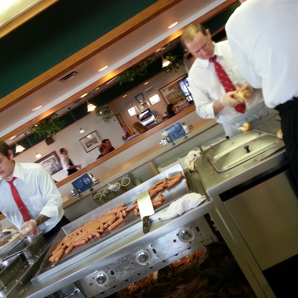 Skyline Chili - I just love how the gents still wear white shirts and ties here, very classy touch. - Fast Food Near Me - Cincinnati, Ohio Skyline Chili - I just love how the gents still wear white shirts and ties here, very classy touch. - Fast Food Near Me - Cincinnati, Ohio