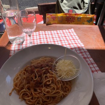 Café Chappe - Spaghetti bolognese - French Near Me - Paris, 75 Café Chappe - Spaghetti bolognese - French Near Me - Paris, 75