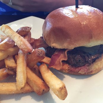 Cask 'n  Flagon - Bacon chee - American Near Me - Marshfield, Massachusetts