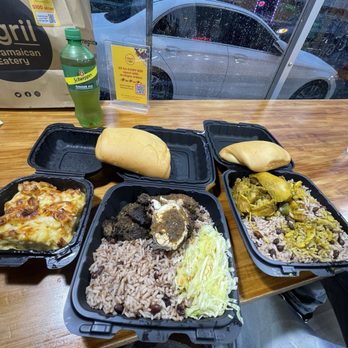 Negril - Silver Spring - Mac and Cheese, Jerk Chicken Dinner, Curried Chicken Dinner, Coco Bread, Schweppes Ginger Ale 20oz - Caribbean Near Me - Silver Spring, Maryland