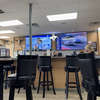 Route 129 Smokehouse - TVs everywhere - these are behind the bar. - Smokehouse Near Me - Maryville, Tennessee Route 129 Smokehouse - TVs everywhere - these are behind the bar. - Smokehouse Near Me - Maryville, Tennessee