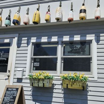 Little Harbor Lobster - Outside - Seafood Markets Near Me - Marblehead, Massachusetts