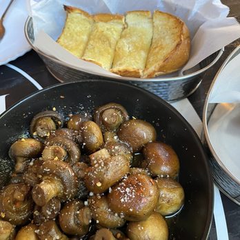 Domenico's Italian Kitchen - Oh the mushrooms and garlic bread are fire!!!! - Italian Near Me - Beaumont, California